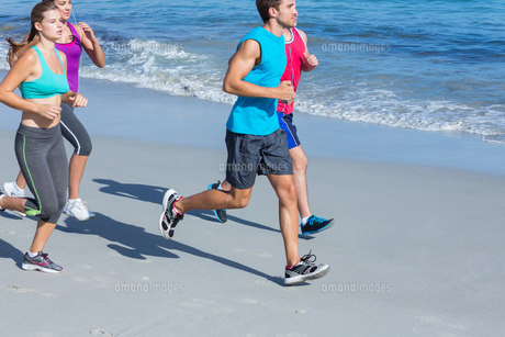 Friends doing jogging together FYI00006857 Friends doing jogging together FYI00006857