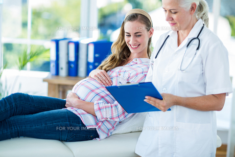 Female doctor talking to a pregnant woman FYI00008088 Female doctor talking to a pregnant woman FYI00008088