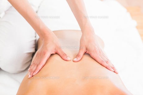 Beautiful blonde enjoying a massage FYI00008194 Beautiful blonde enjoying a massage FYI00008194